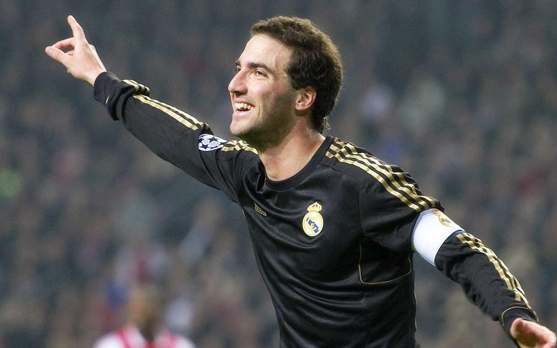 FC26虚拟绿茵新纪元，中锋战力榜揭晓，姆巴佩、哈兰德、登贝莱引领锋潮，伊萨克跻身顶级行列