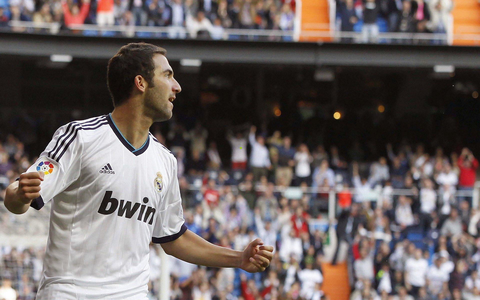 德甲本世纪帽子戏法排行榜，莱万16次称王，凯恩高效跻身三甲