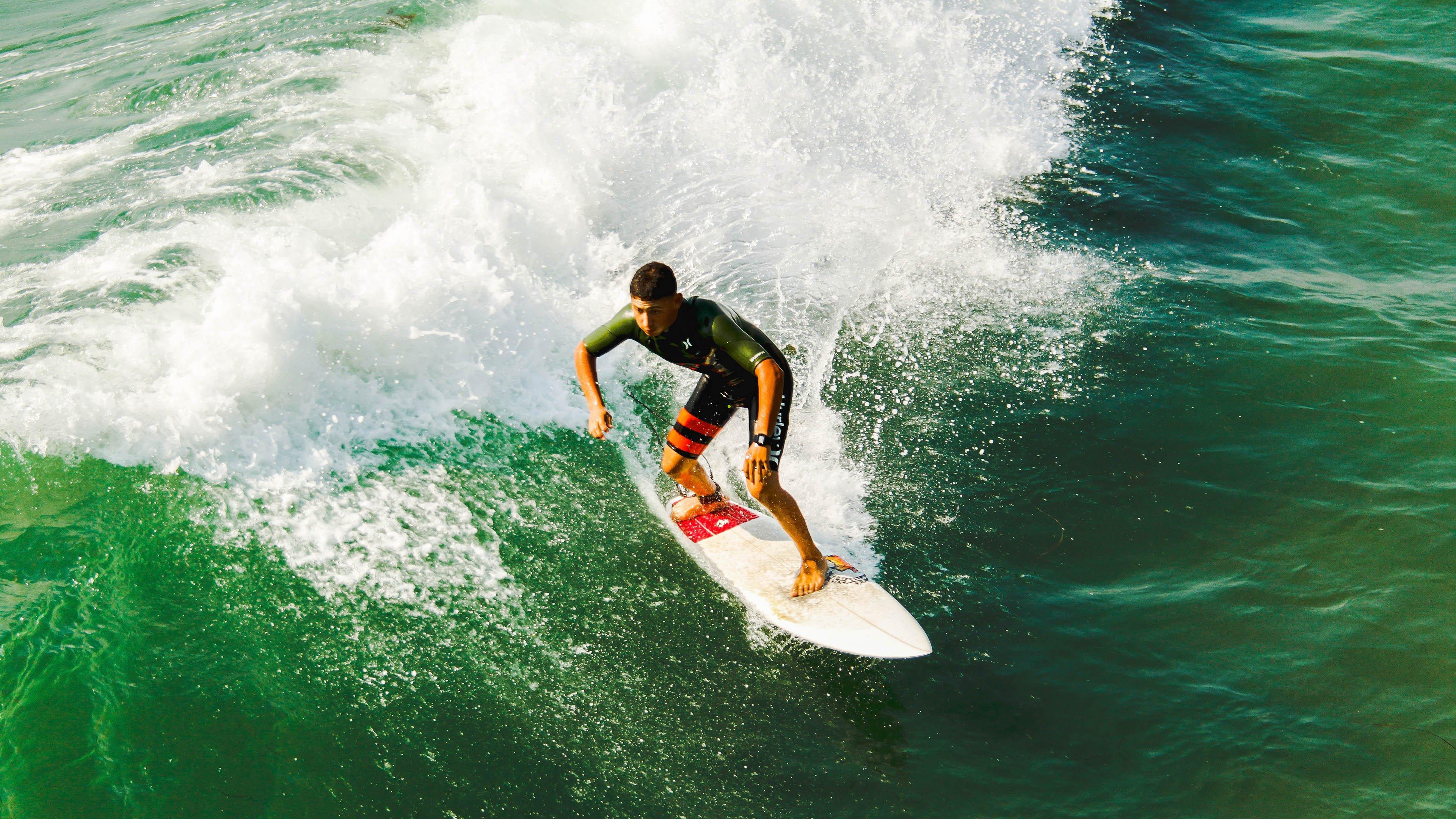 中超上海德比震撼上演，奥斯卡2射1传武磊梅开二度，海港5-0狂扫申花
